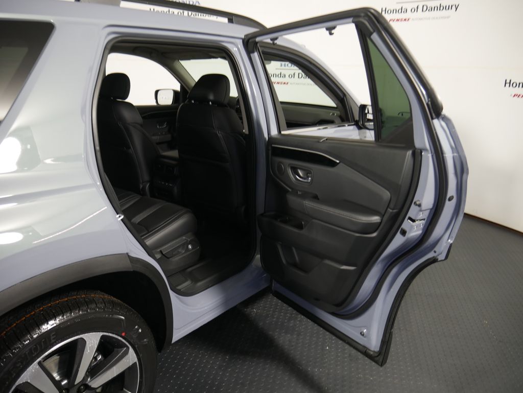 2025 Honda Pilot Touring 8