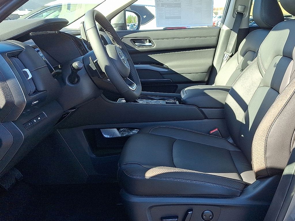 Thumbnail: 2025 Nissan Pathfinder - 9