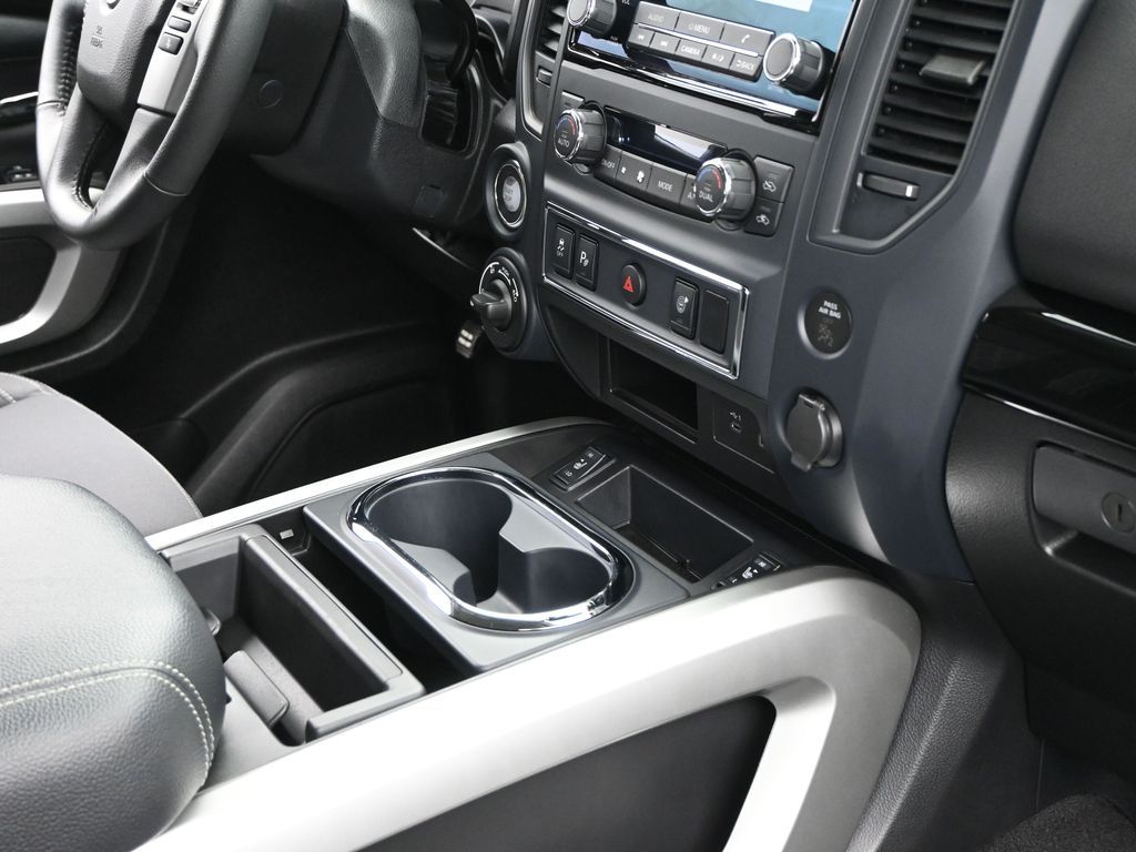 2024 Nissan Titan SV
