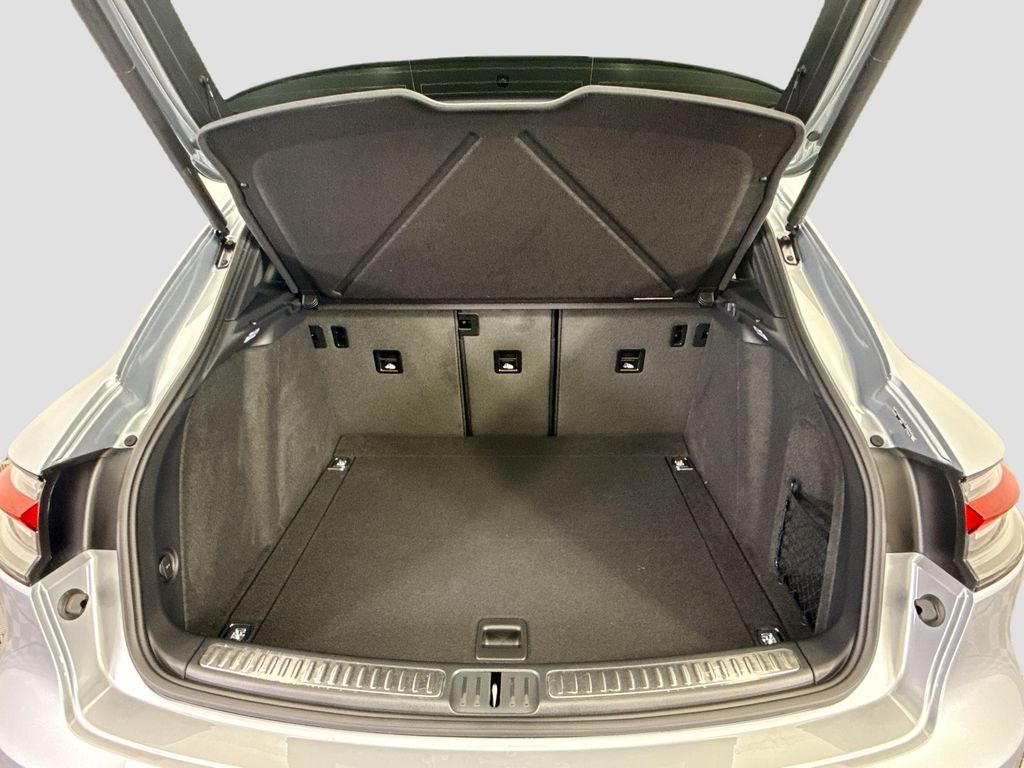 Thumbnail: 2026 Porsche Macan - 29