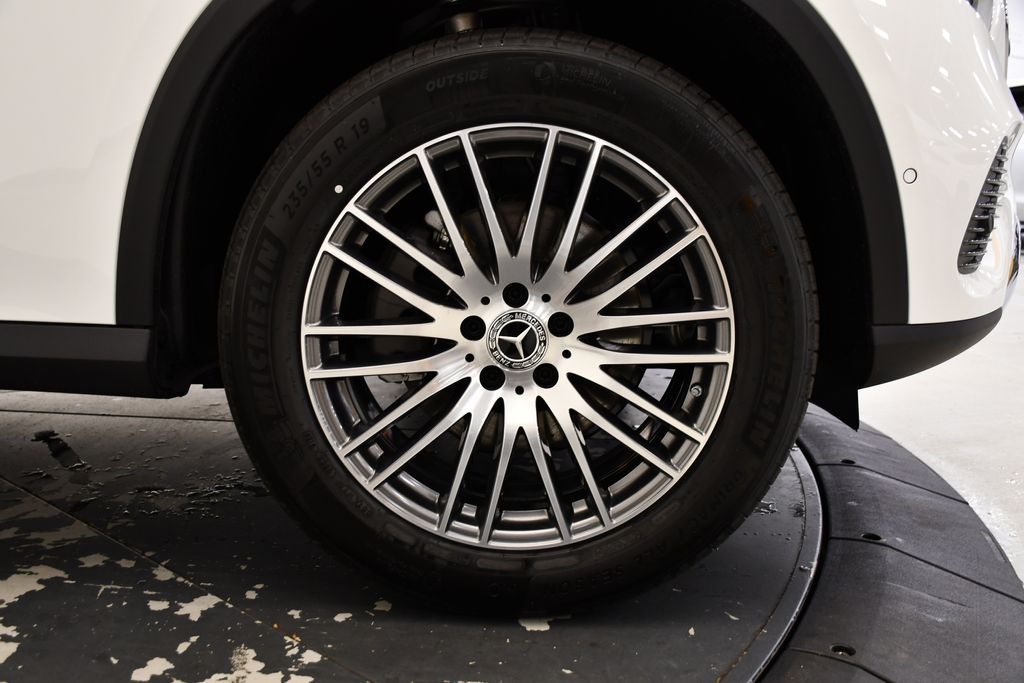 Thumbnail: 2025 Mercedes-Benz GLC - 16