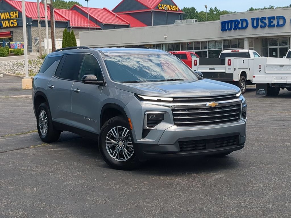 Sterling Gray Metallic 2025 Chevrolet Traverse SUV / Crossover Four-Wheel Drive 8-Speed Automatic