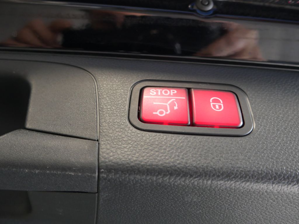 Thumbnail: 2022 Mercedes-Benz GLC - 25