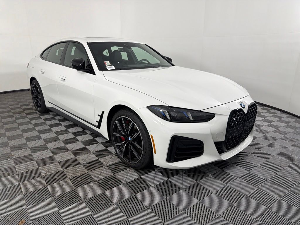 Thumbnail: 2026 BMW 4 Series - 4