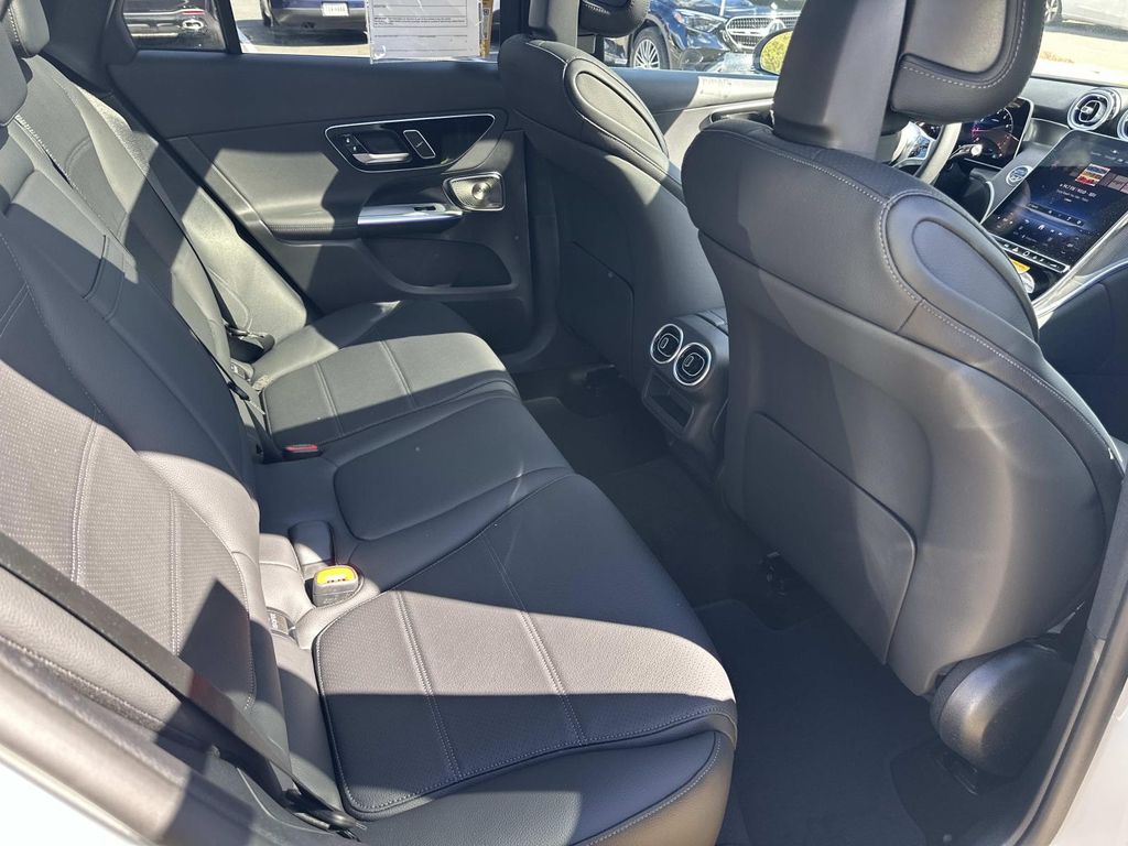 Thumbnail: 2025 Mercedes-Benz GLC - 24