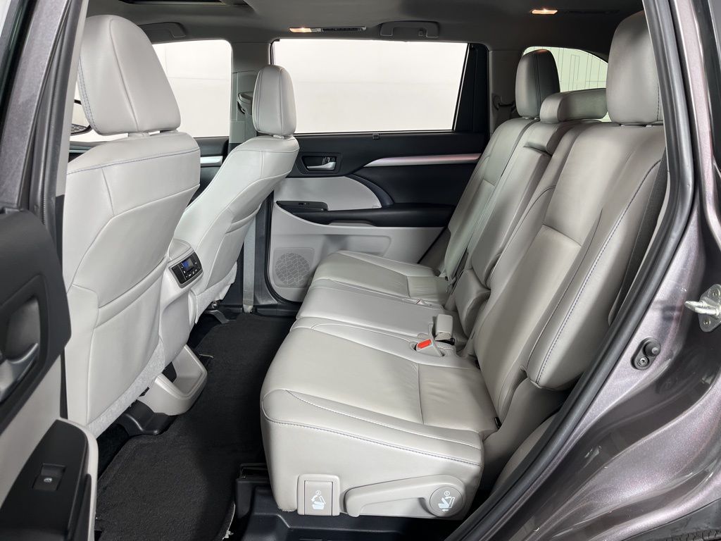 2019 Toyota Highlander XLE 24