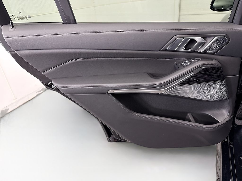 Thumbnail: 2026 BMW X7 - 25