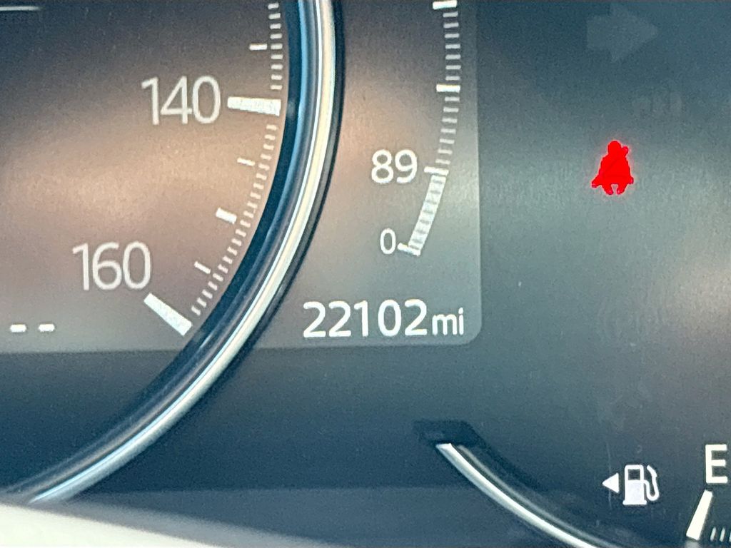Used 2023 White Mazda Signature image 12