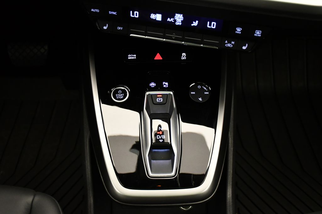 Thumbnail: 2022 Audi Q4 e-tron - 29