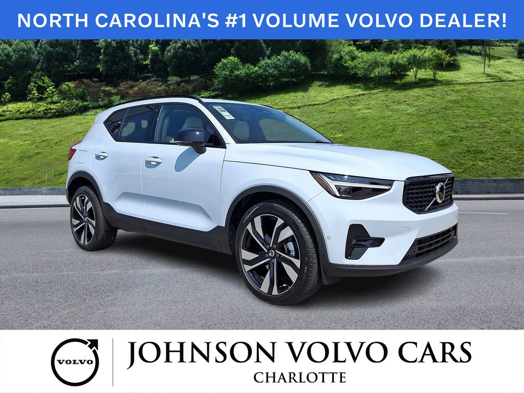 White (Cloud) 2026 Volvo XC40 SUV / Crossover All-Wheel Drive Automatic