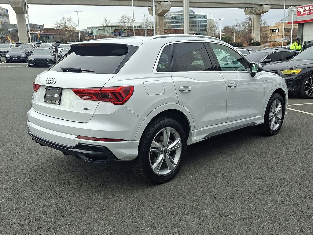 Thumbnail: 2022 Audi Q3 - 4