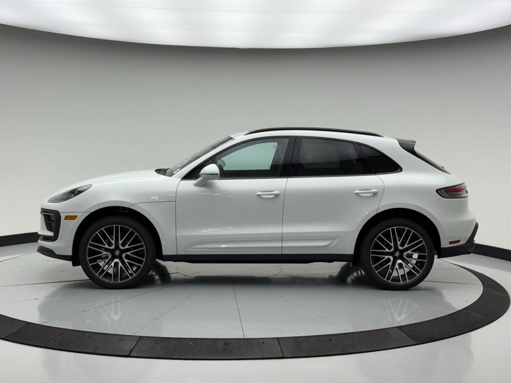 Thumbnail: 2025 Porsche Macan - 2