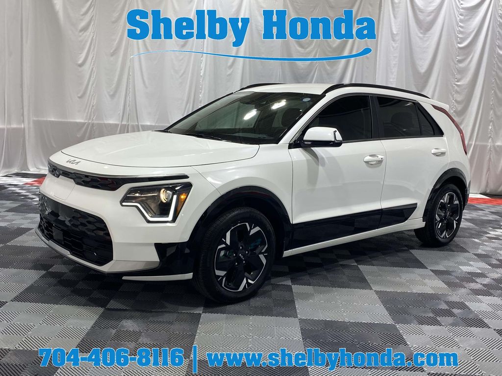 Snow White Pearl 2024 Kia Niro EV Wind FWD SUV / Crossover Front-Wheel Drive 1-Speed Automatic