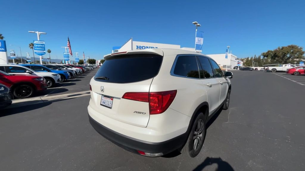 Thumbnail: 2017 Honda Pilot - 8