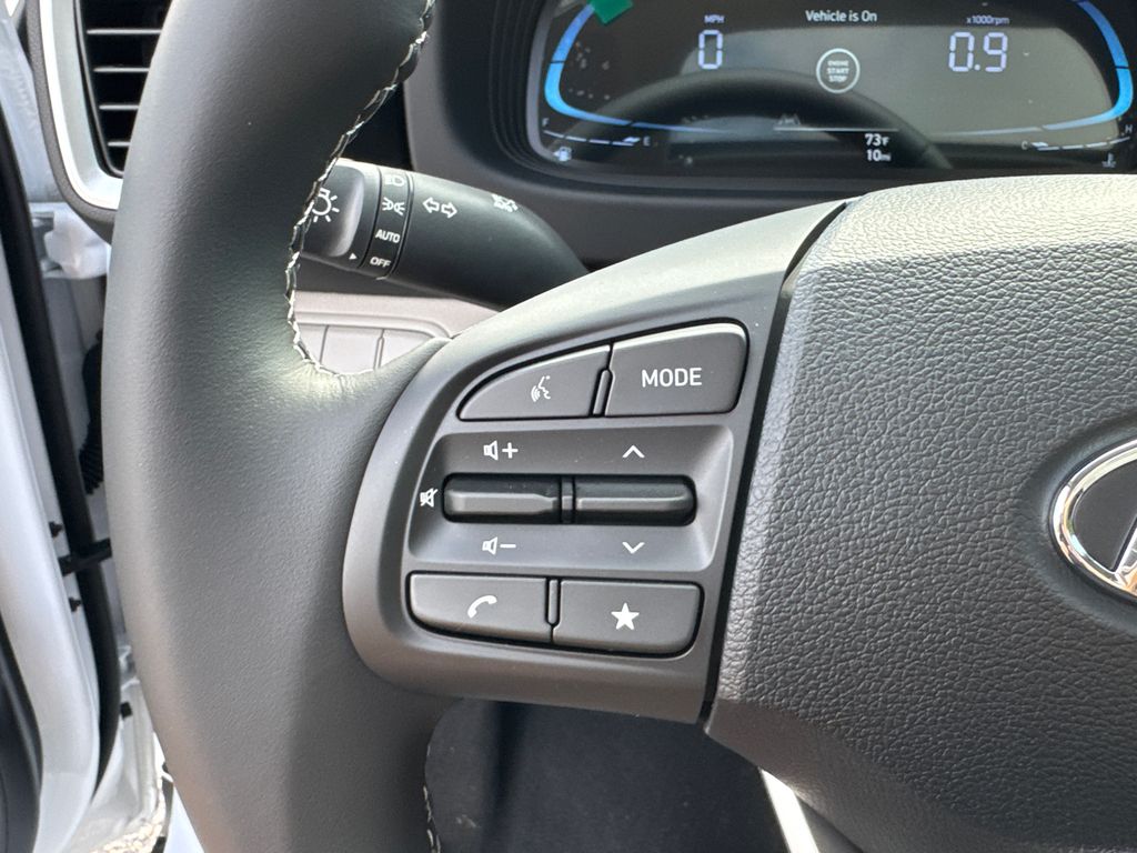 2025 Hyundai Venue SEL photo 15