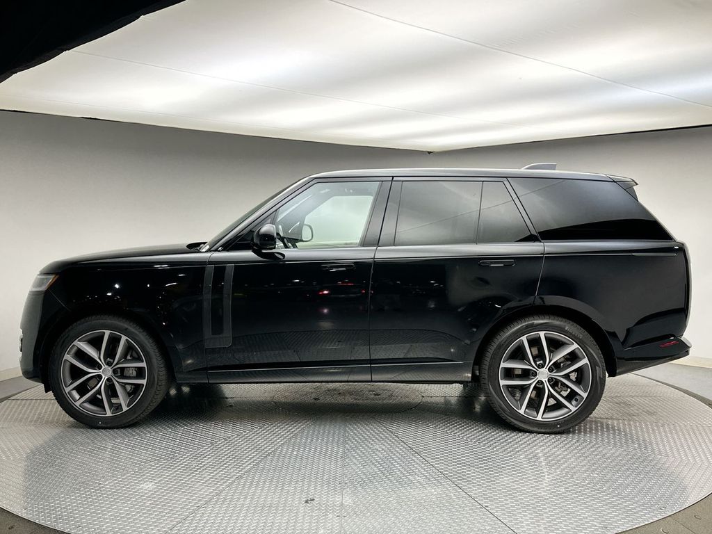 2025 Land Rover Range Rover SE 2