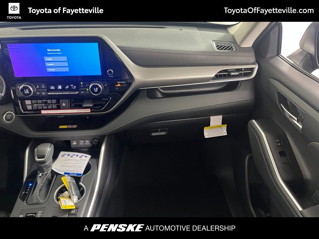 Thumbnail: 2026 Toyota Highlander - 21
