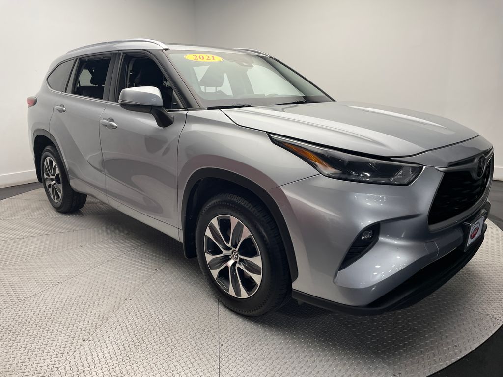 2021 Toyota Highlander XLE 3