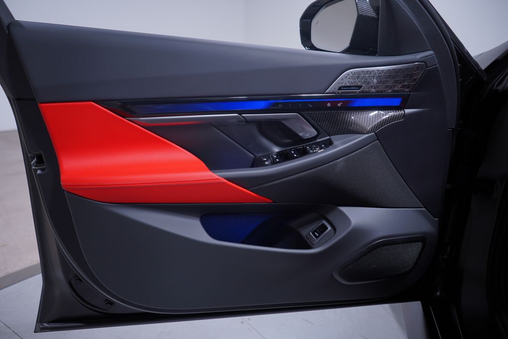 Thumbnail: 2026 BMW M5 - 16