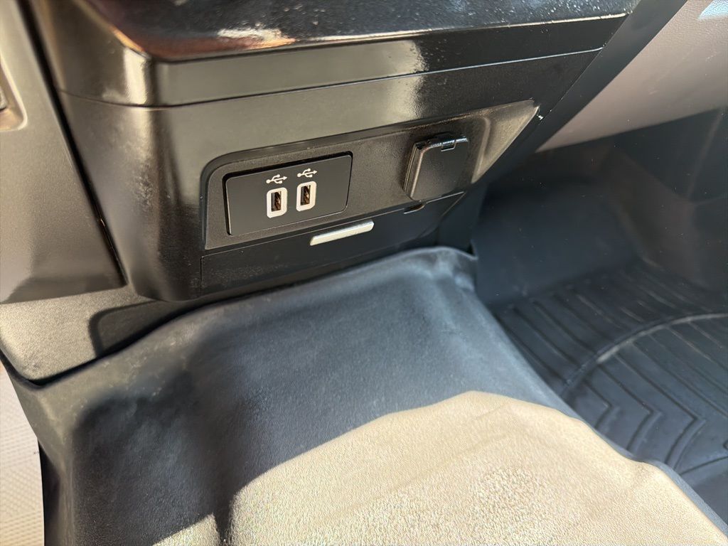 Thumbnail: 2017 Ford F-150 - 32