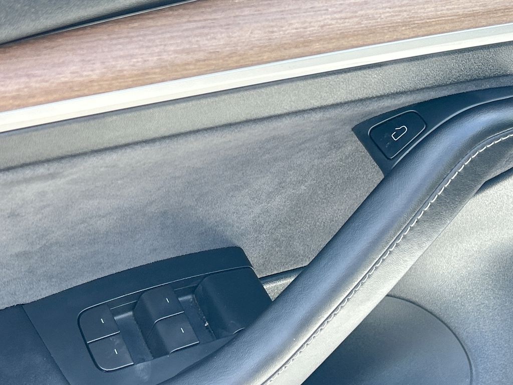 Thumbnail: 2023 Tesla Model 3 - 26