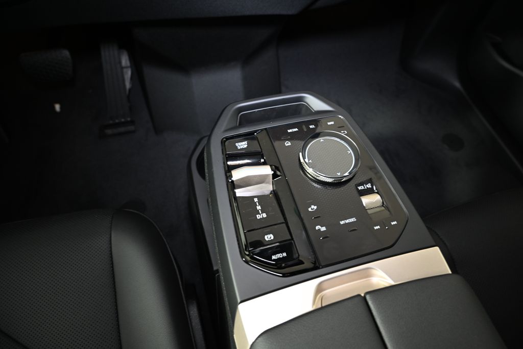 Thumbnail: 2026 BMW iX - 19