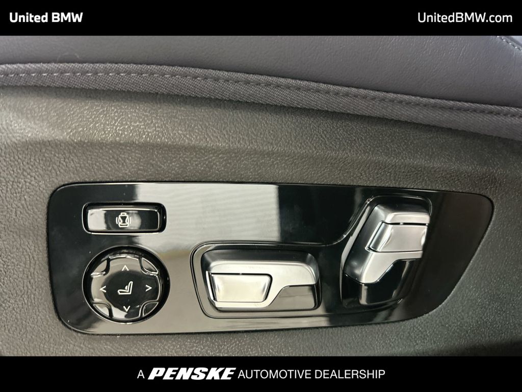 Thumbnail: 2026 BMW XM - 12