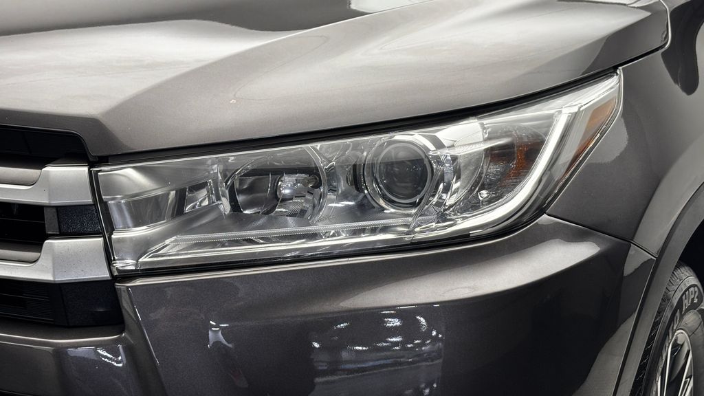 Thumbnail: 2018 Toyota Highlander - 3