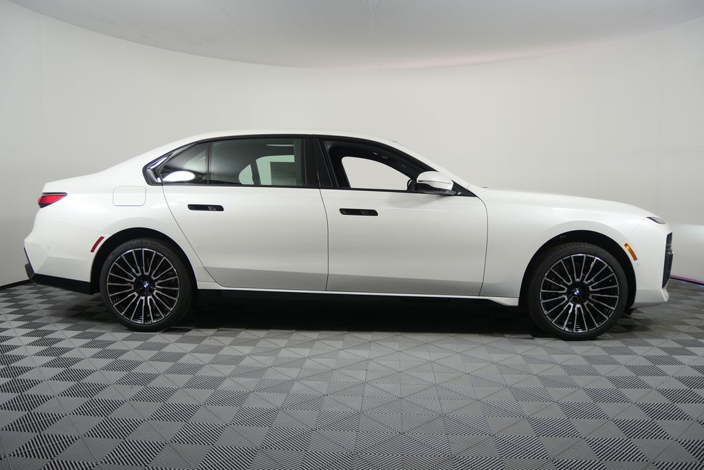 Thumbnail: 2025 BMW 7 Series - 2