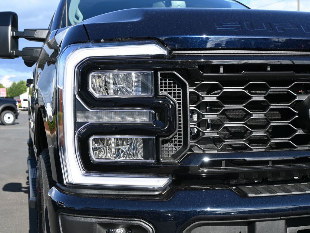 2025 Ford F-350 Super Duty LARIAT