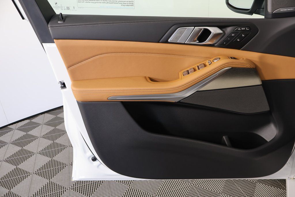 Thumbnail: 2027 BMW X7 - 7