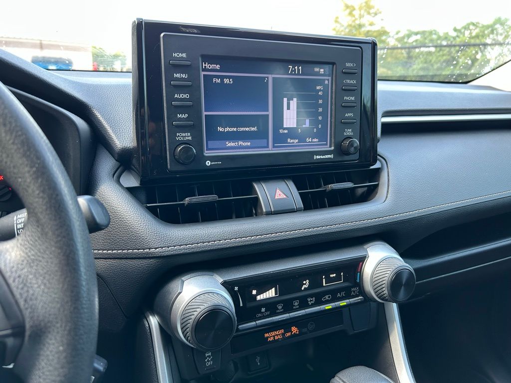 2022 Toyota RAV4 LE 21