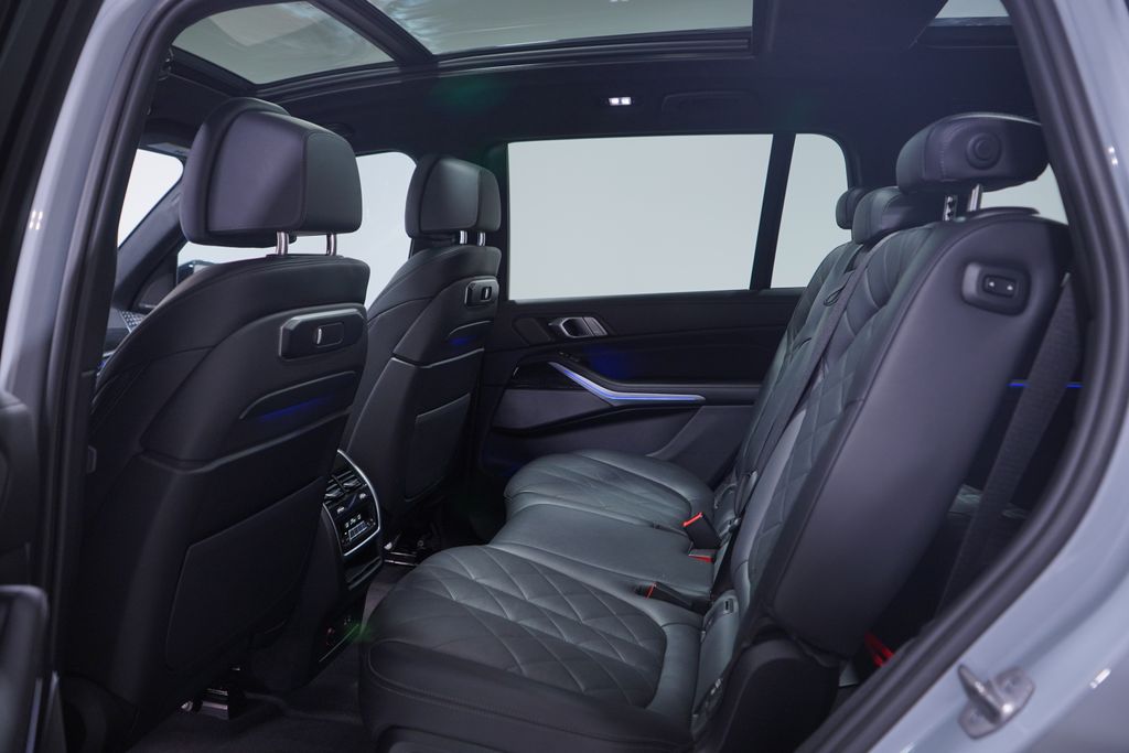 Thumbnail: 2023 BMW X7 - 9