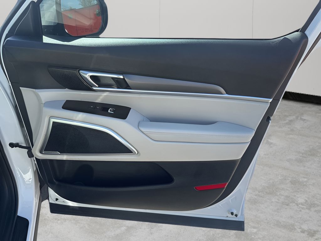 Used 2020 White Kia S image 11