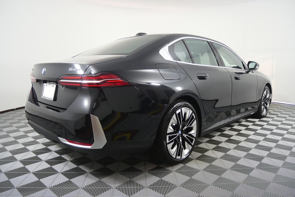 Thumbnail: 2026 BMW 5 Series - 3