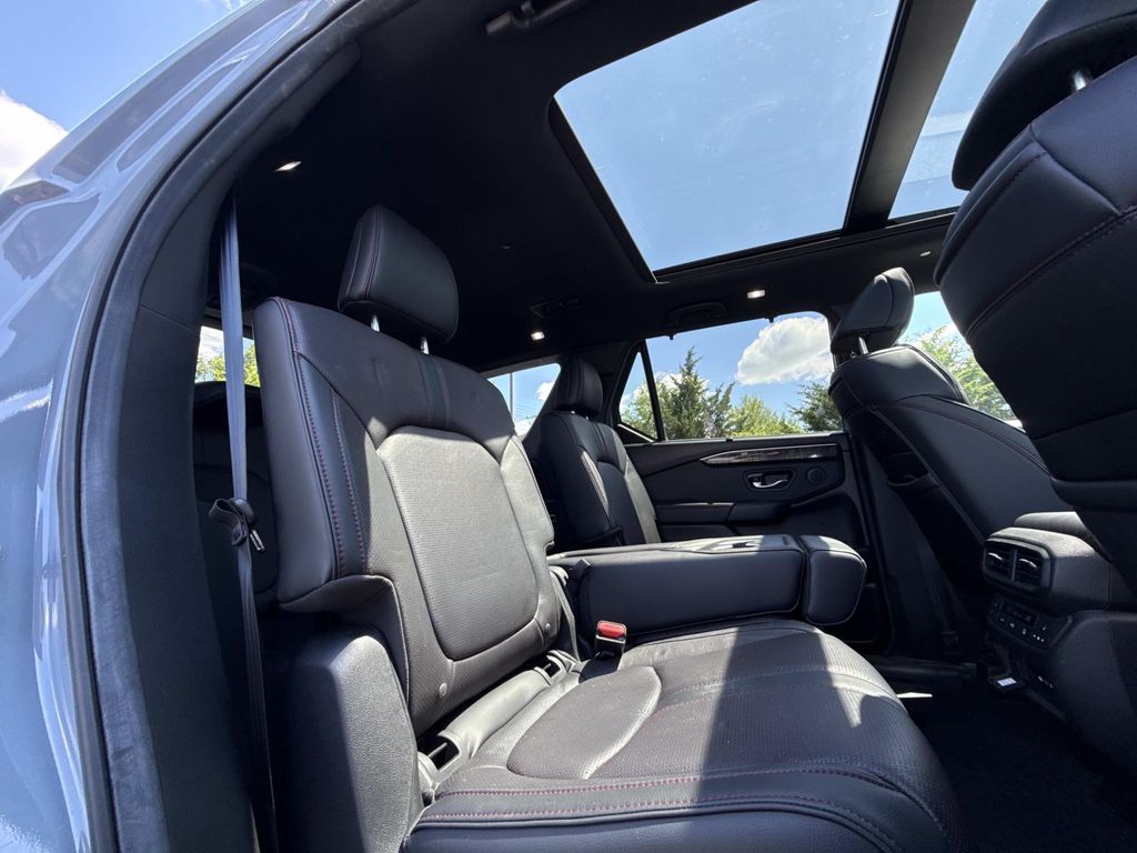 Used 2025 Honda Pilot SUV