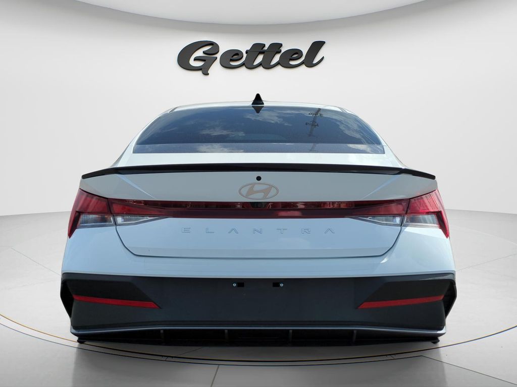 Used 2026 White Hyundai SEL Sport image 6