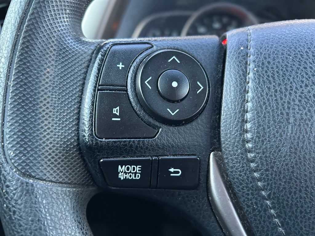 Thumbnail: 2013 Toyota RAV4 - 19