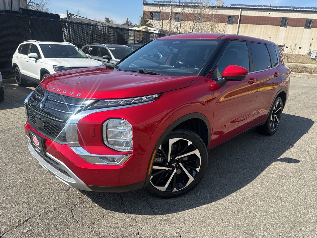Red 2024 Mitsubishi Outlander SE S-AWC SUV / Crossover All-Wheel Drive Continuously Variable Transmission