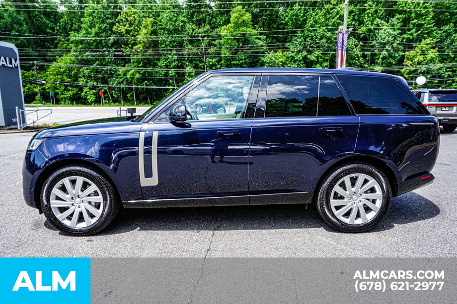 Used 2023 Blue Land Rover SE image 7