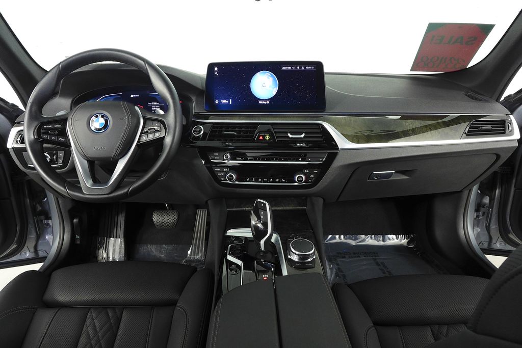 Thumbnail: 2023 BMW 5 Series - 25