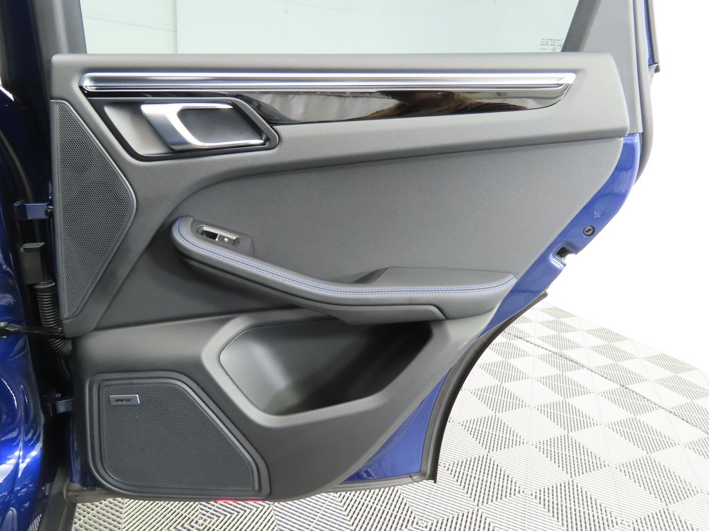 Thumbnail: 2022 Porsche Macan - 26