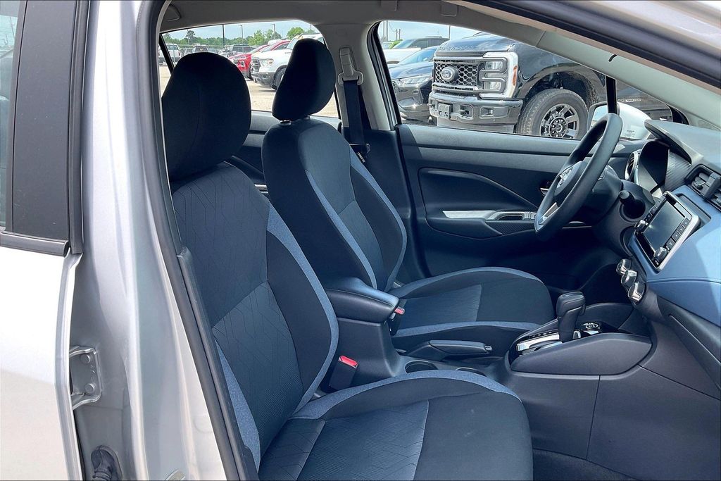 Used 2025 Nissan Versa 1.6 SV 4D Sedan
