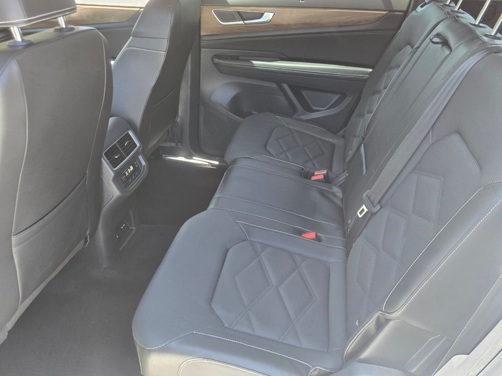 2024 Volkswagen Atlas - $25,700