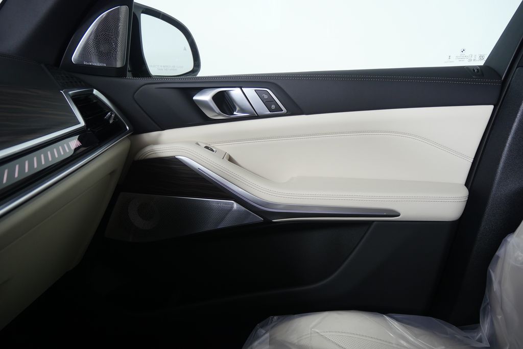 Thumbnail: 2026 BMW X5 - 25