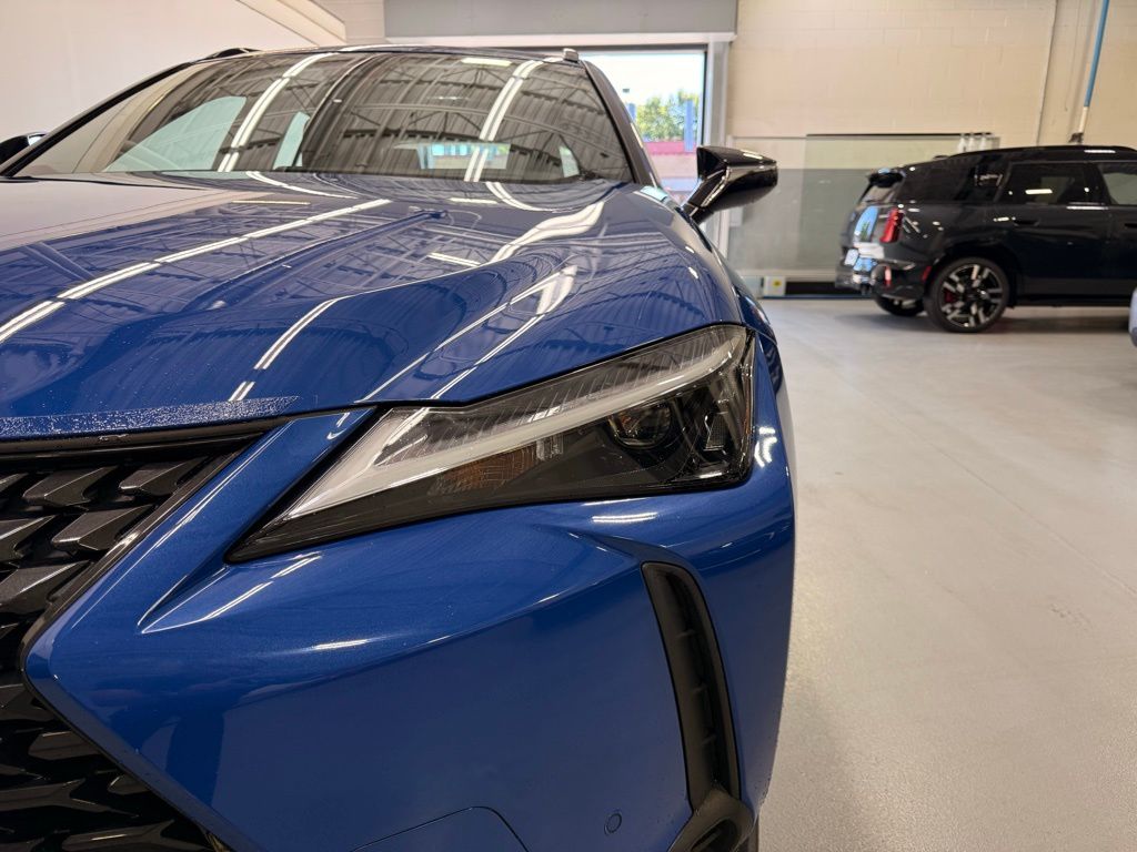 Thumbnail: 2021 Lexus UX - 9