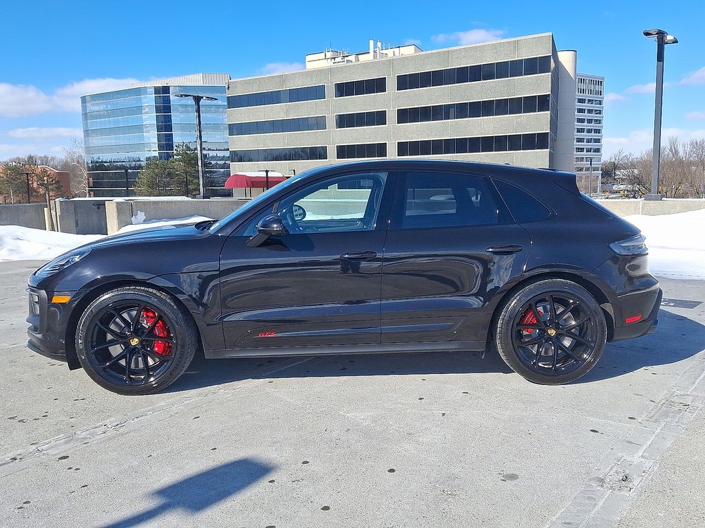 Thumbnail: 2026 Porsche Macan - 2