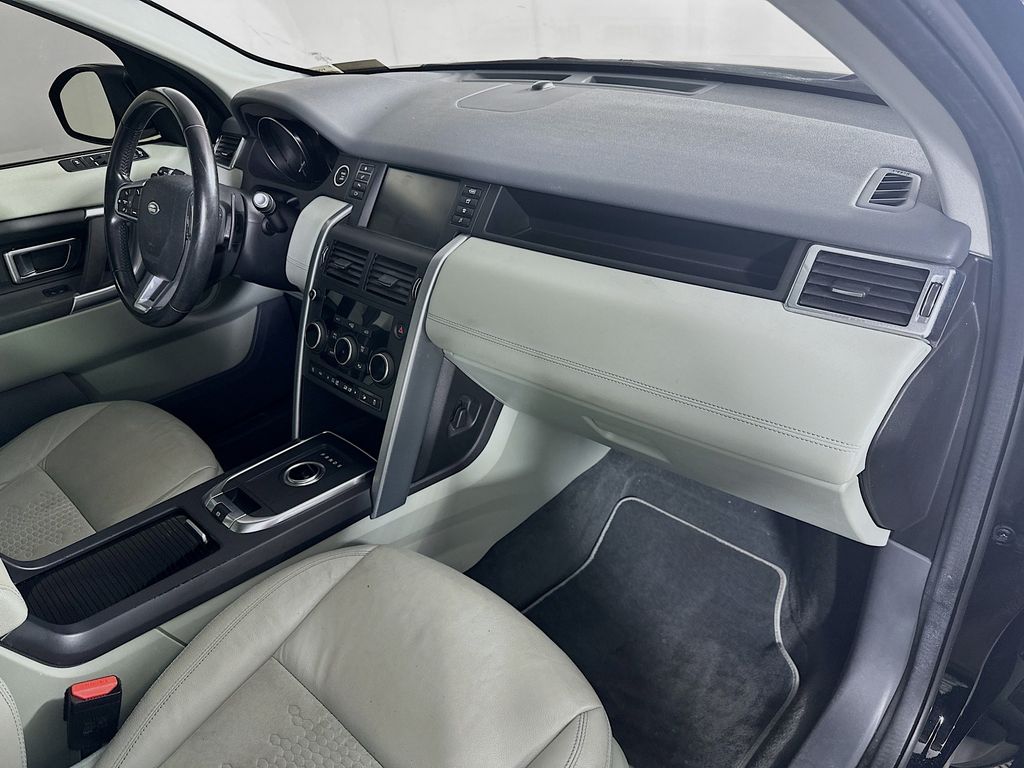 Used 2018 Black Land Rover SE image 30