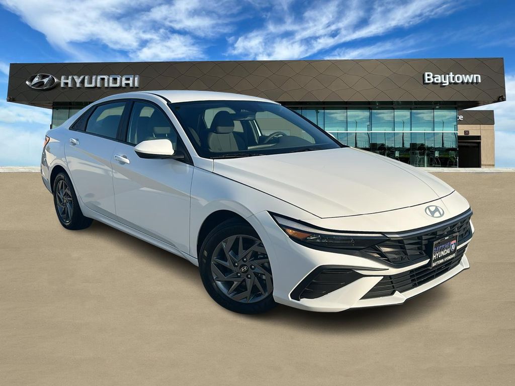2024 Hyundai Elantra SEL White at Durrett Motor Company