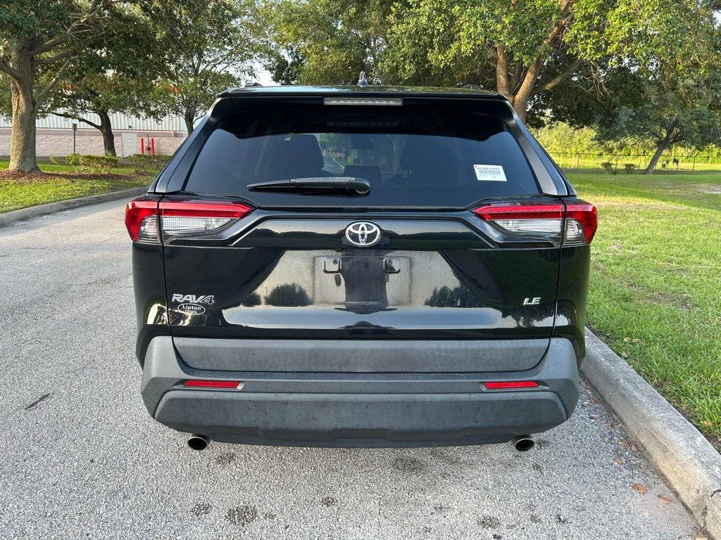 2019 Toyota RAV4 LE 4